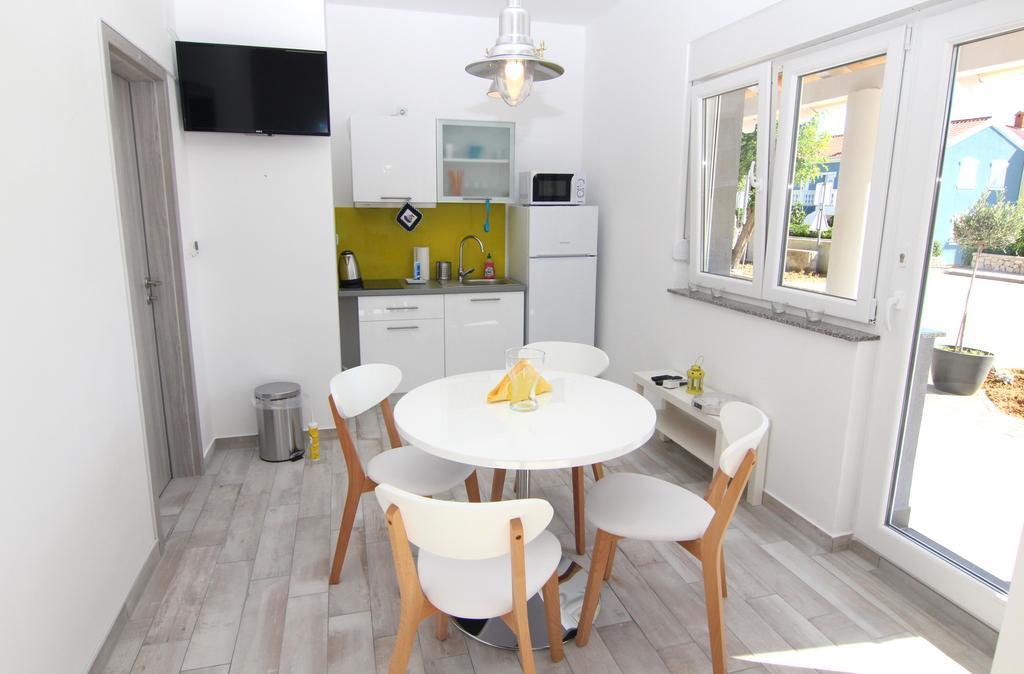 Apartment Villa Franci Pag Town Bagian luar foto