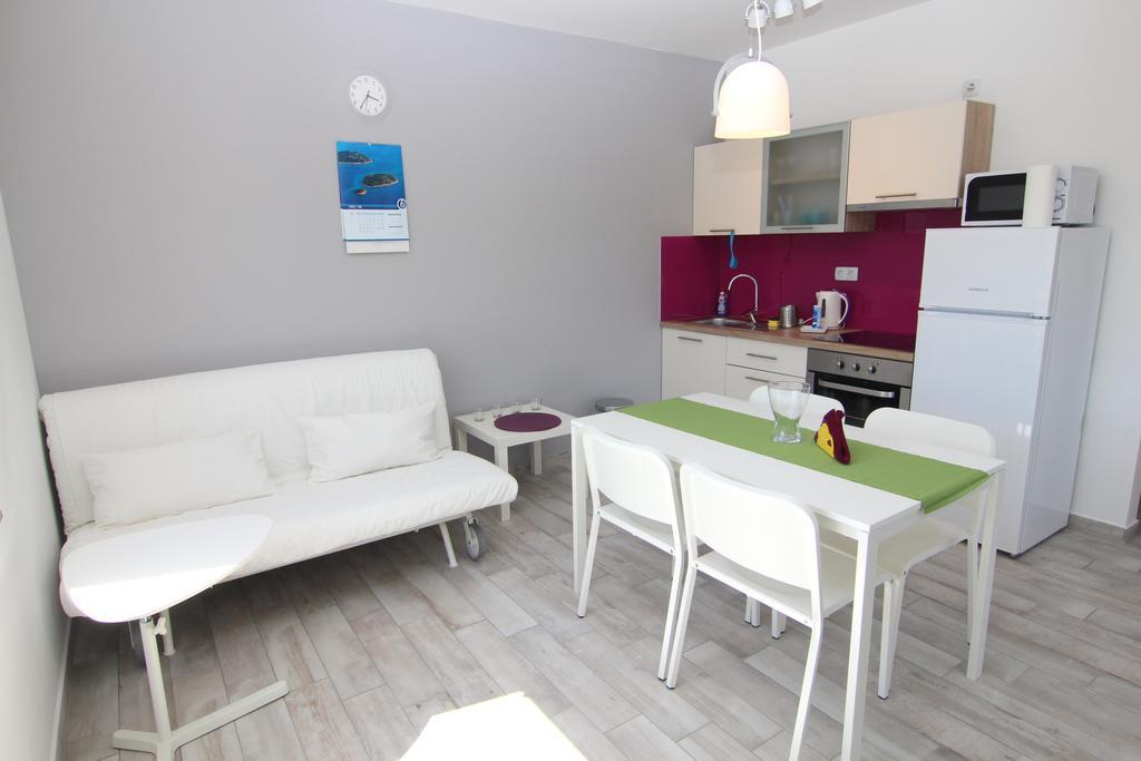 Apartment Villa Franci Pag Town Bagian luar foto