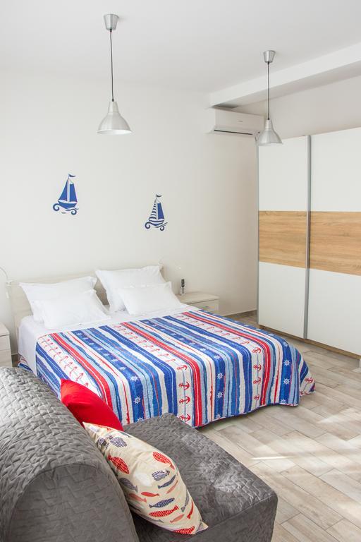 Apartment Villa Franci Pag Town Bagian luar foto