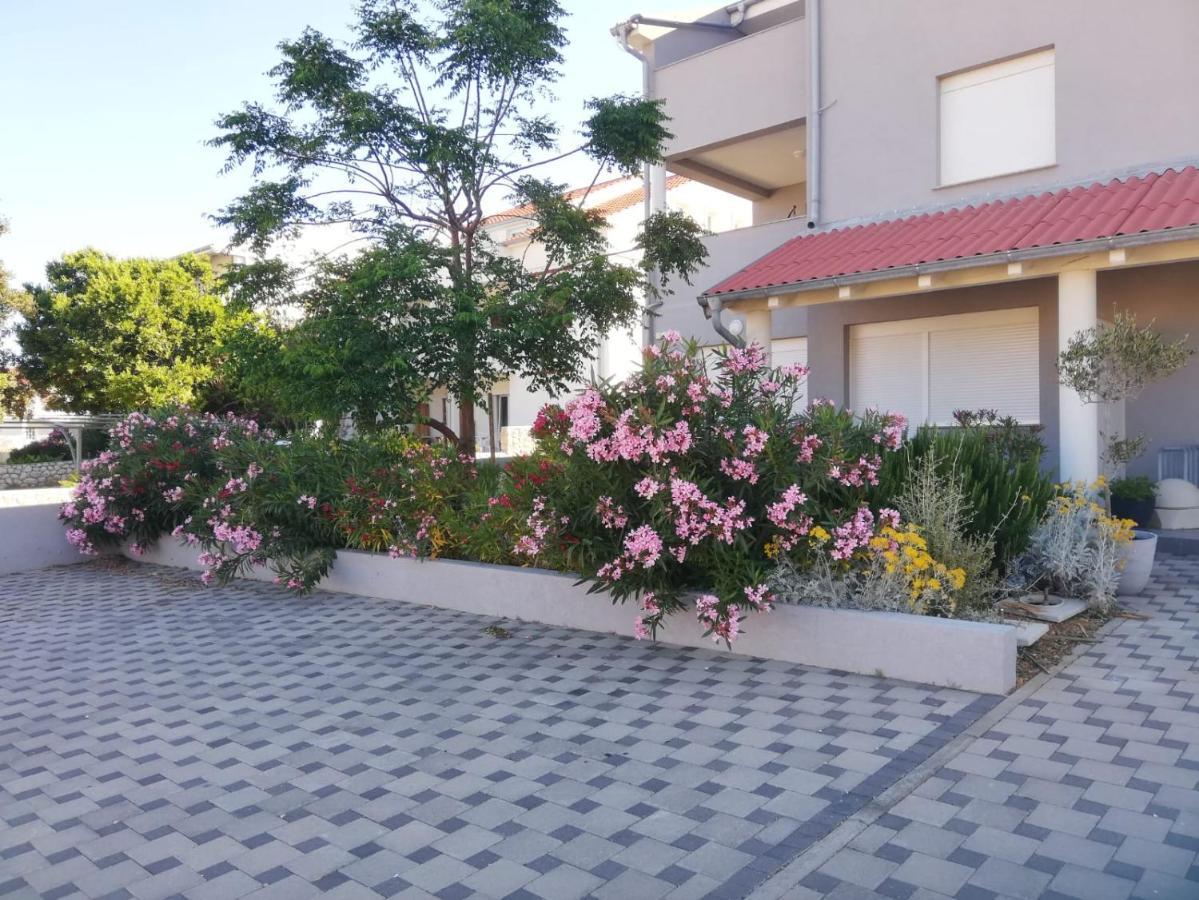 Apartment Villa Franci Pag Town Bagian luar foto
